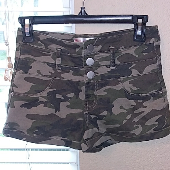 High waisted camo shorts - Picture 3 of 5